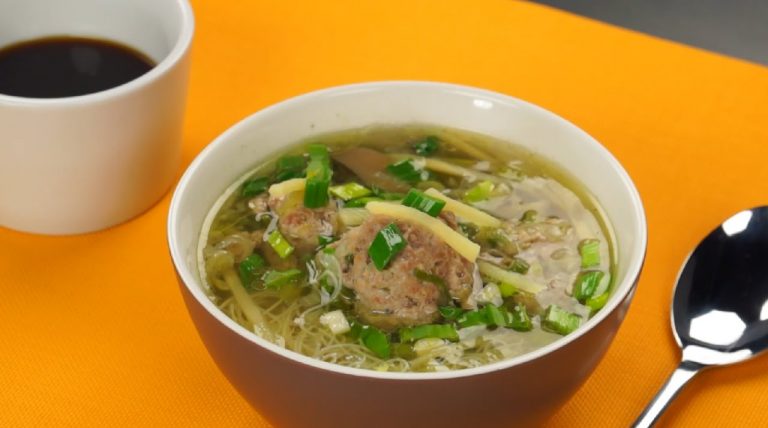Čínska polievka – recept na čínsku polievku s mäsovými knedličkami