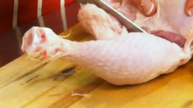 Porcovanie kuraťa – ako vykostiť kura