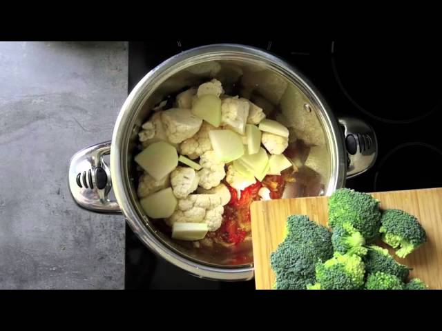 Recept – Zeleninová polievka s kokosovým mliekom a moringou