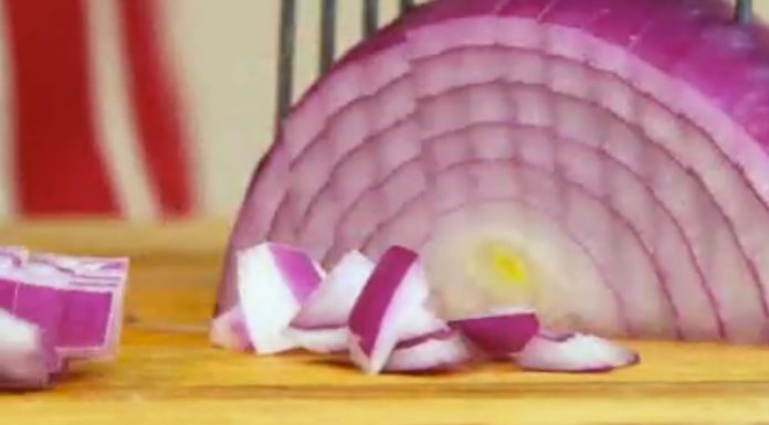 Krájanie cibule – recept ako krájať cibuľu