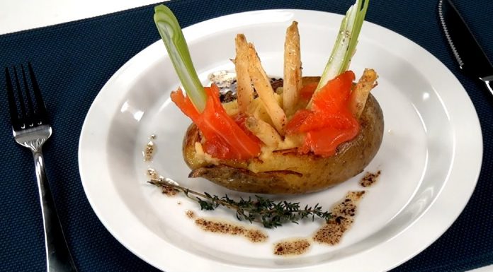 Plnený zemiak – recept na zemiak plnený špargľou a údeným lososom