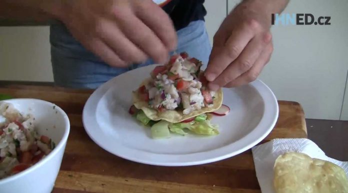 Jen šťáva z limetky, ryba a hromada zeleniny. Při přípravě ceviche se obejdete bez vaření