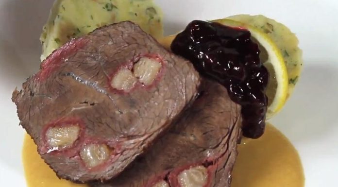 Sviečková na smotane – recept na sviečkovú na smotane s karlovarskou knedľou