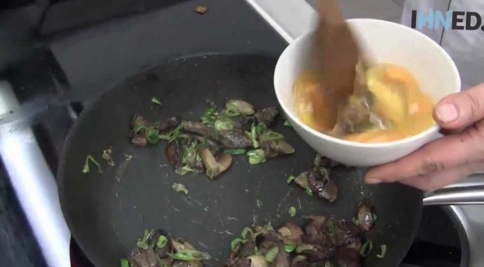 Recept na houbovou smaženici je jednoduchý: Nešetřit vajíčky a dobře okořenit