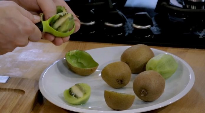 Ako ošúpať kiwi