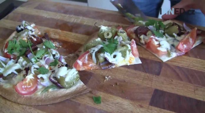 Upečte si pizzu po mexicku. Místo kynutého těsta vystačíte s tortillou
