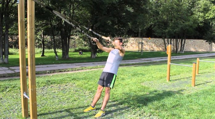 TRX upaženie s vytočením v lakťoch nahor