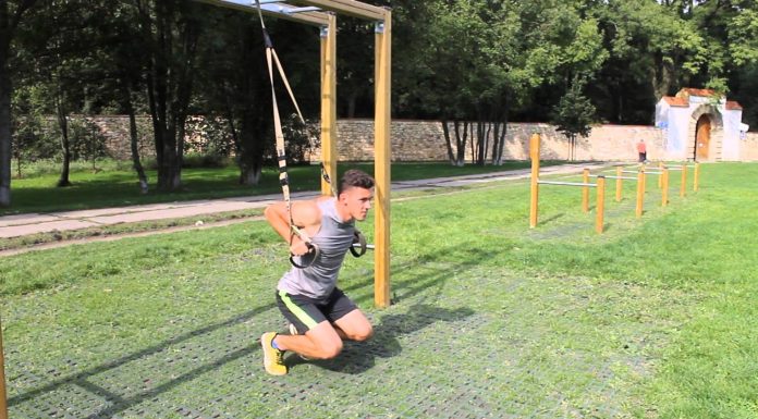 TRX výpony z drepu do vzpaženia