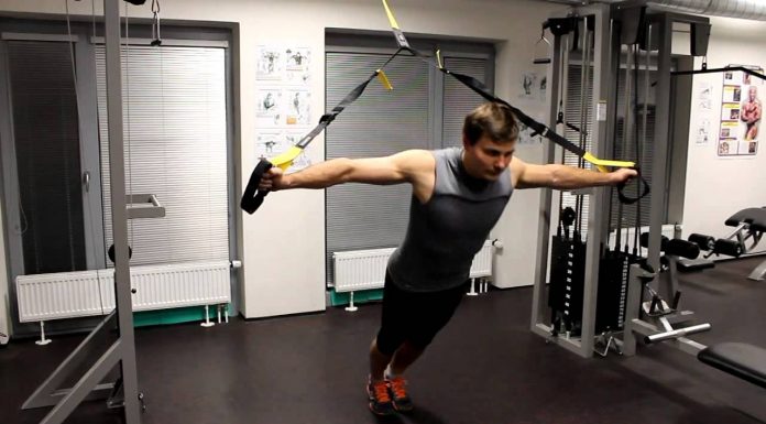 TRX rozpažovanie – cvik na hrudník
