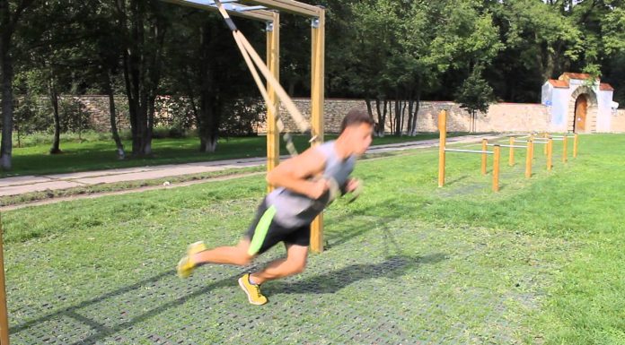TRX poskoky s vysadením kolena do zanoženia