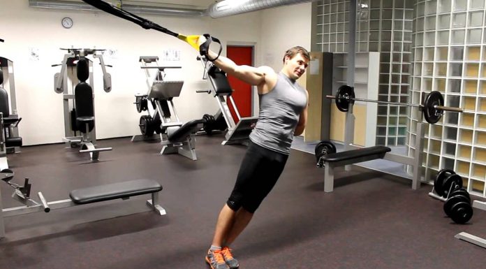 TRX bicepsové zdvihy jednoruč