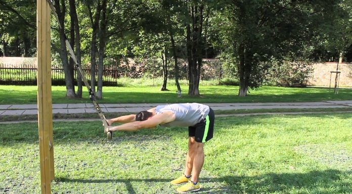 TRX striedavé prepínanie kolien v predklone