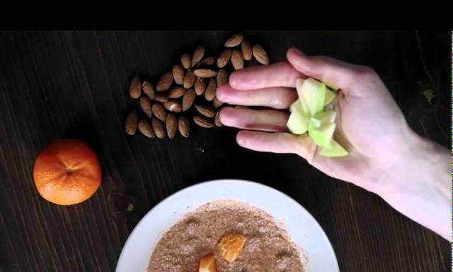 Rýchle raňajky – Iswari zmes, jablko, mandarinka, mandle