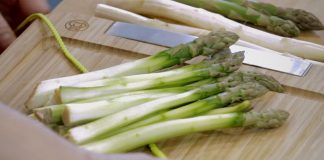 Špargľa – ako vybrať, olúpať, nakrájať a uvariť špargľu
