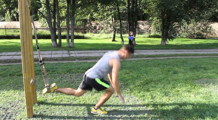 TRX kľuky v závese s drepom na jednej nohe