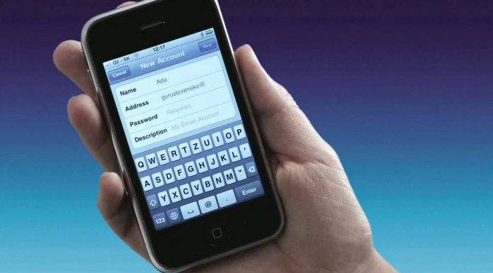 Ako nastaviť email na iPhone