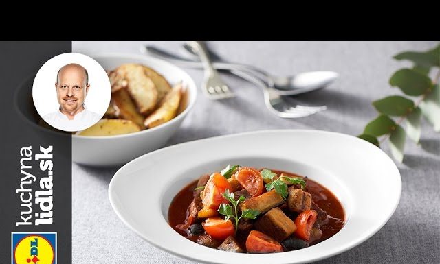 Hovädzie ragú s pečenými zemiakmi, chorizom a olivami – Roman Paulus – recepty kuchynalidla.sk