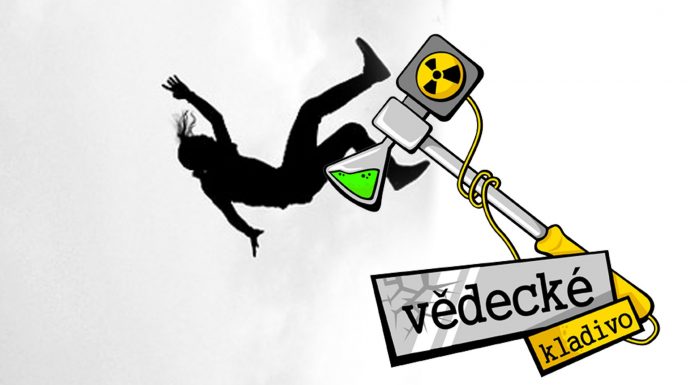 Prečo so sebou občas šklbneme pred spaním?