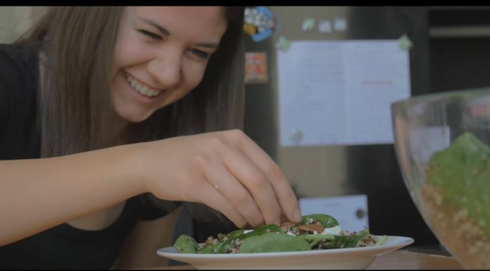 Recept – Quinoa šalát s jablkom a feta syrom