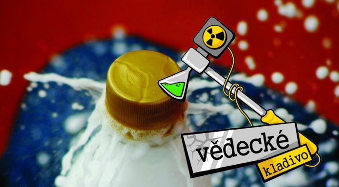 Jak zabránit vypěnění nápoje? – Vědecké kladivo