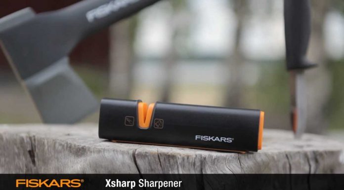 Ako naostriť sekeru a nože pomocou Fiskars Xsharp™ Ostrič sekier a nožov