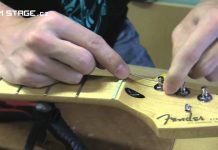 Jak vyměnit struny na elektrické kytaře.