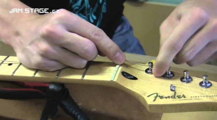 Jak vyměnit struny na elektrické kytaře.