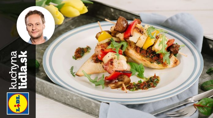 Špízy s halloumi, zeleninou a bruschettou